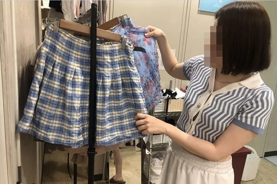 インタビューを受ける女性